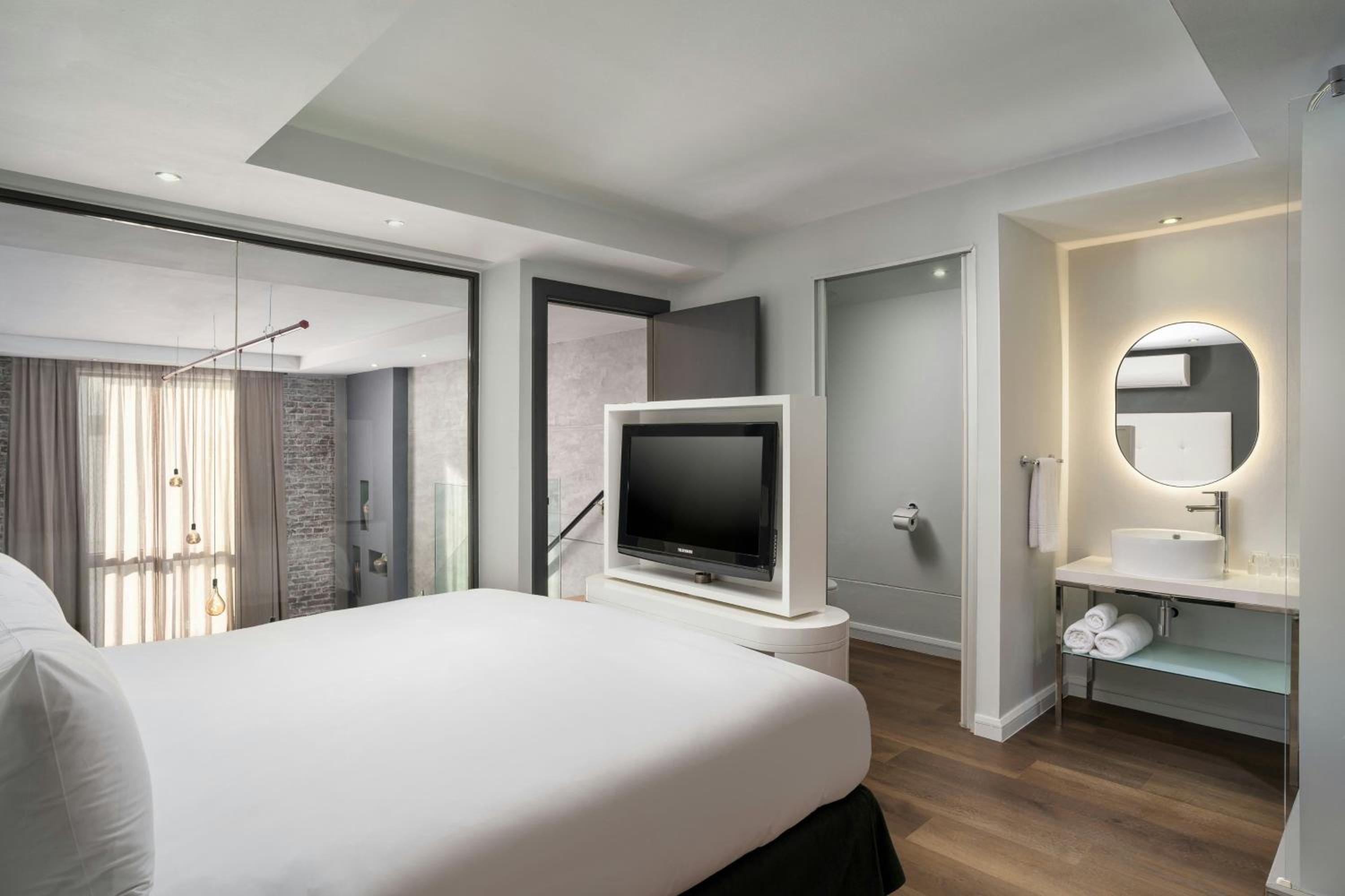 Room at Protea Hotel Fire & Ice by Marriott Cape Town, CAPE TOWN - WESTERN CAPE
