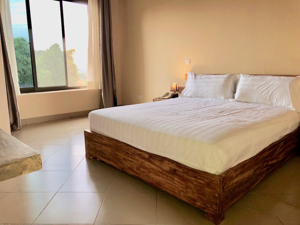 DELUXE, KING BED