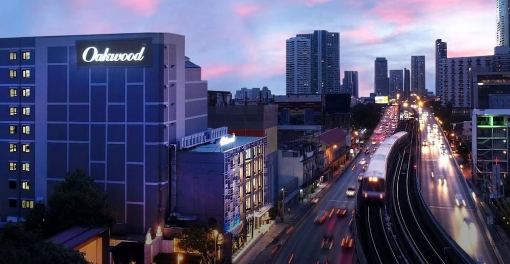 Oakwood Hotel and Residence Bangkok photo2