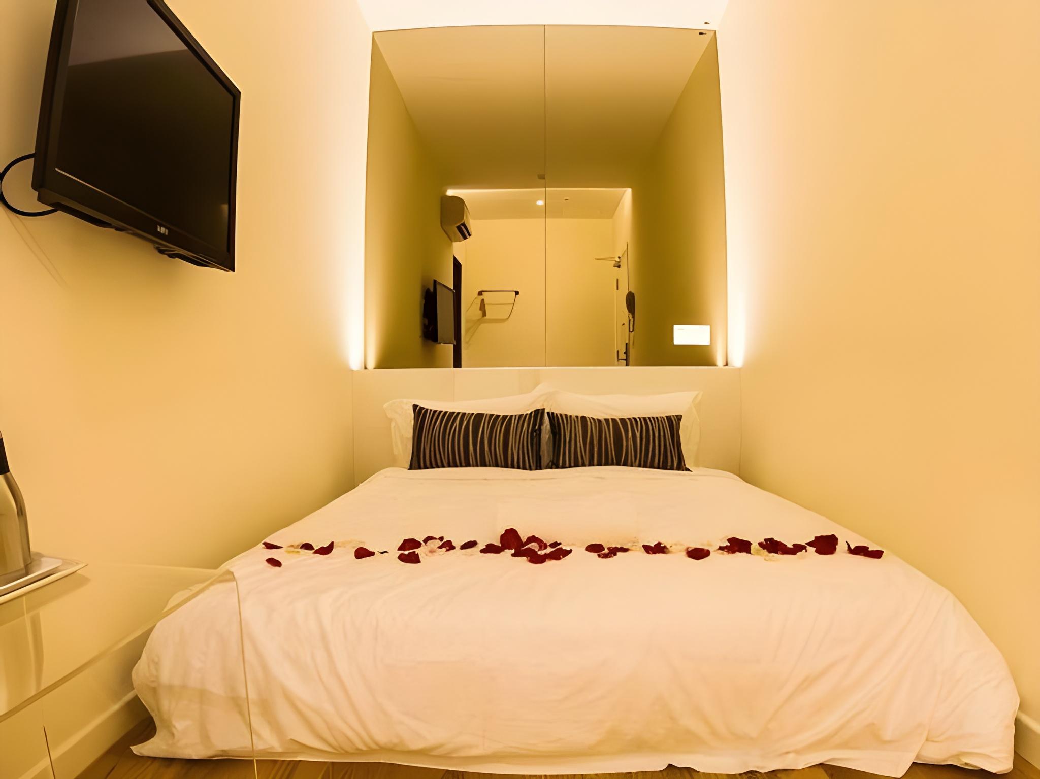 Room, No Window