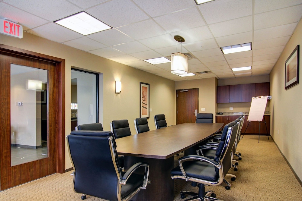 Comfort Suites Carlsbad 38/48