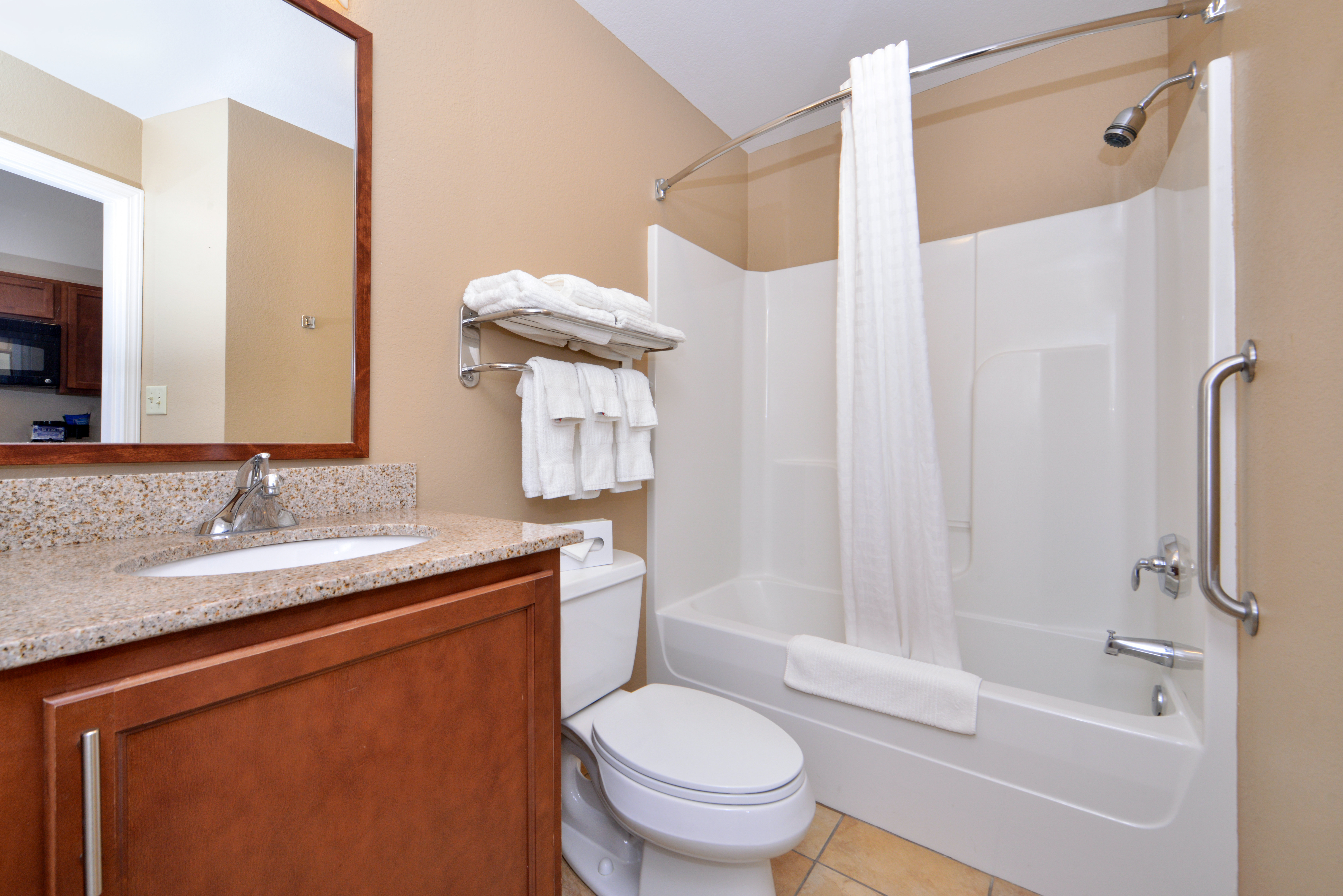 Candlewood Suites Kansas City Northeast 72/73