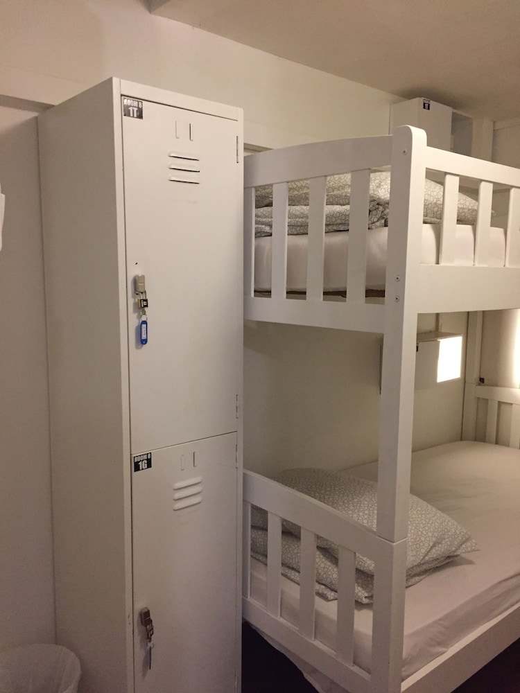 Royal Hostel Singapore 3/33