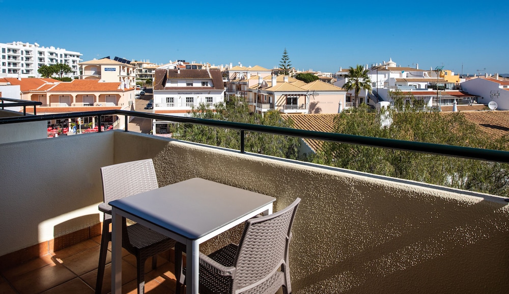 Oceanus Aparthotel 60/63