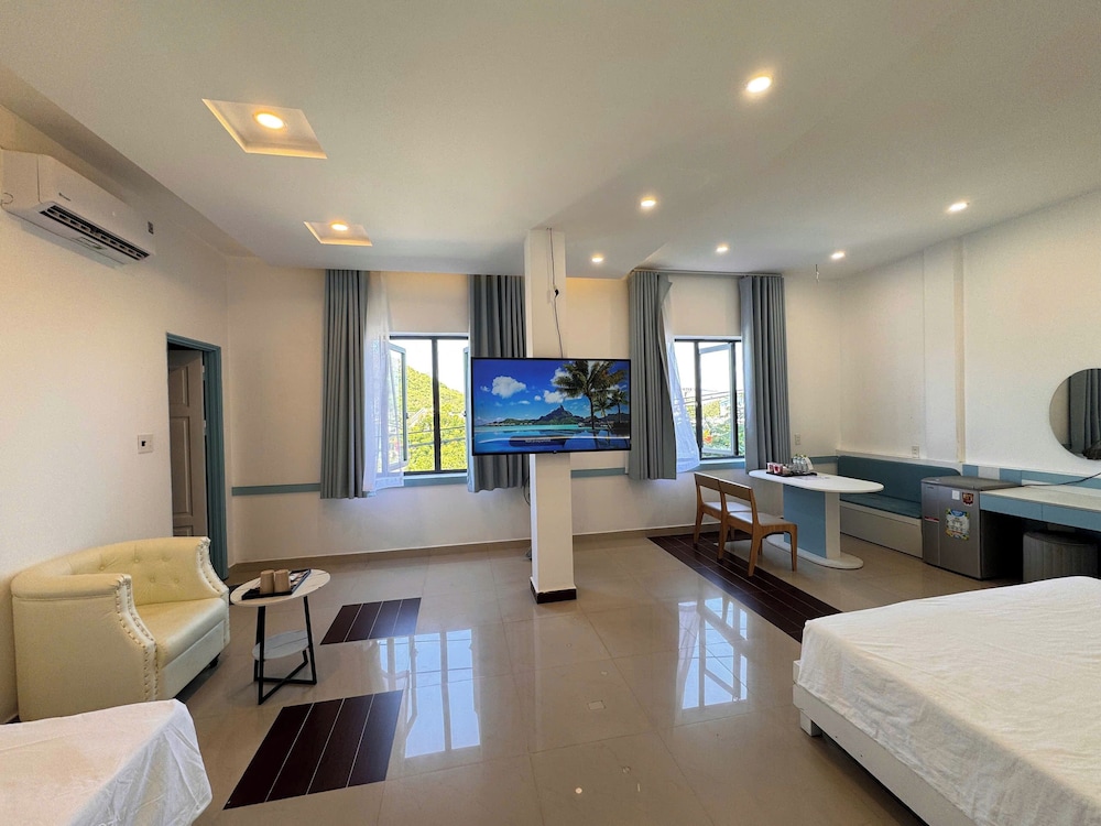 A Hotel 17/38