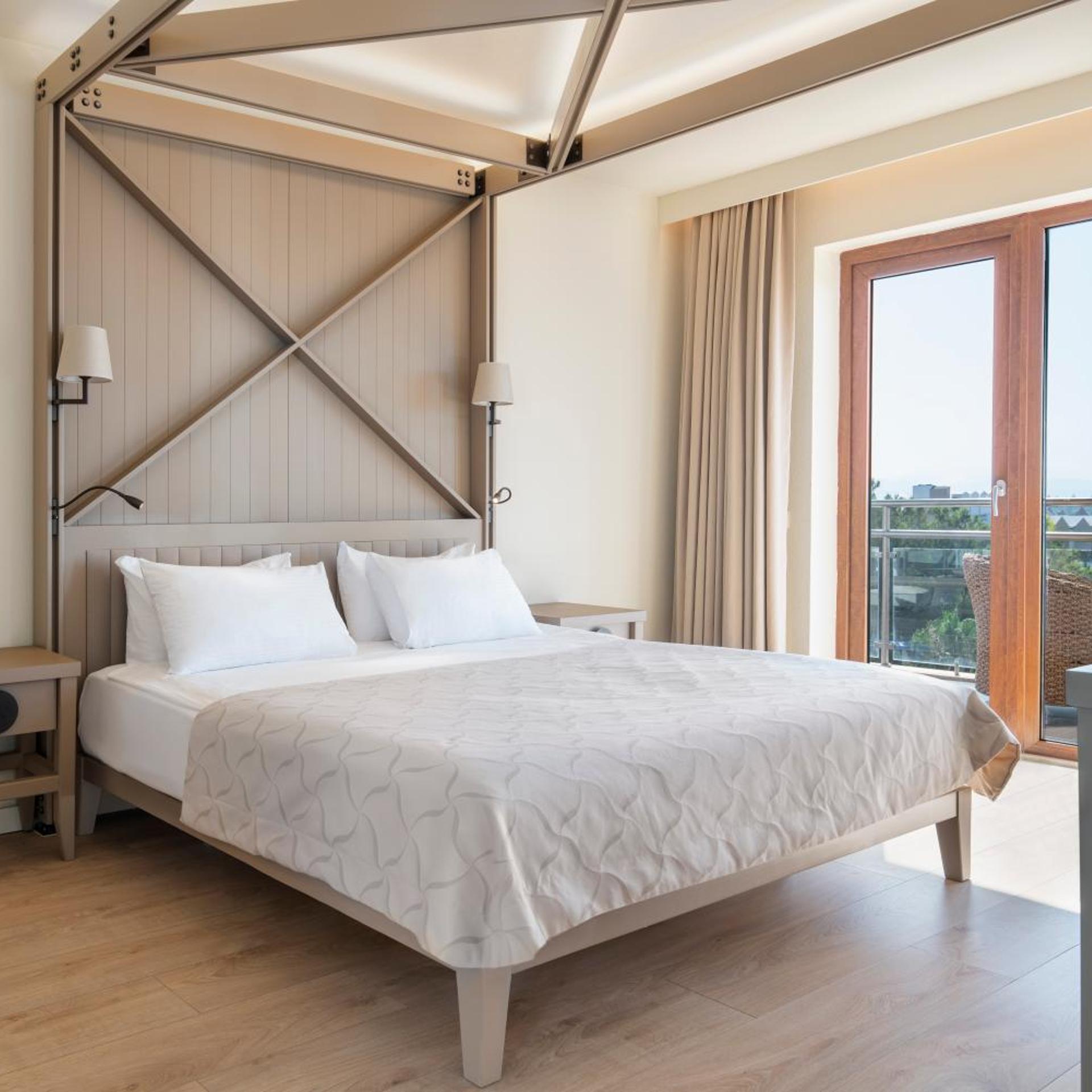 Suite, Land View