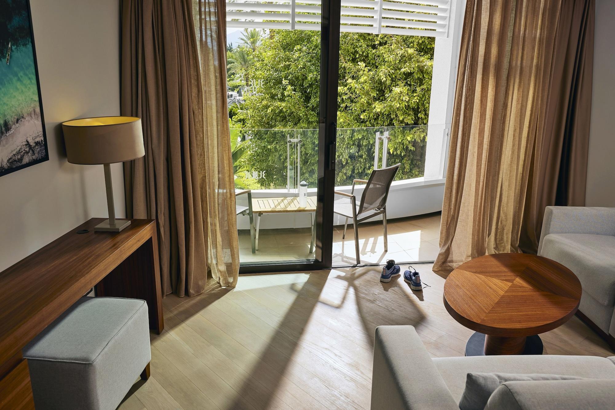 Land, Suite