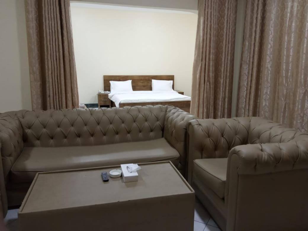 Corniche Palace Hotel 27/45