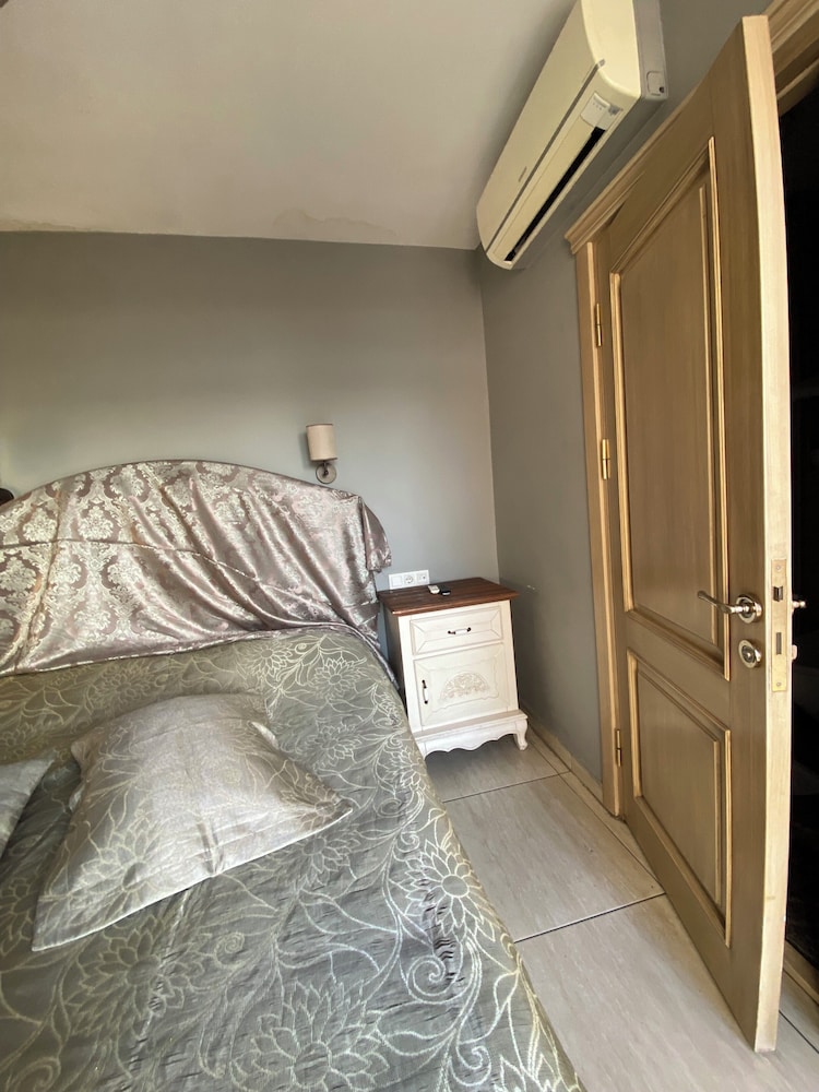 Galatolia Suites 24/50