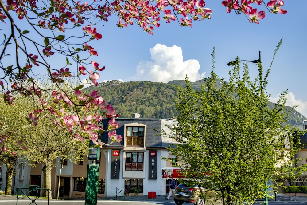 B&B HOTEL Lourdes Centre Gare 3 etoiles 44/48