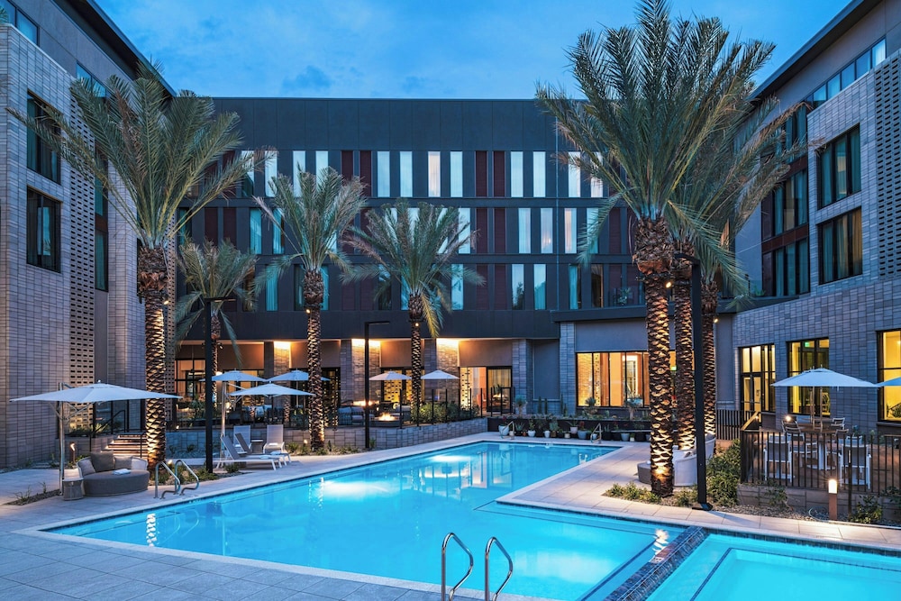 AC Hotel Phoenix North Norterra 48/50