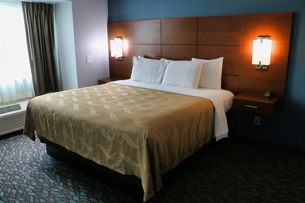 Quality Inn and Suites Watertown Fort Drum 21/50