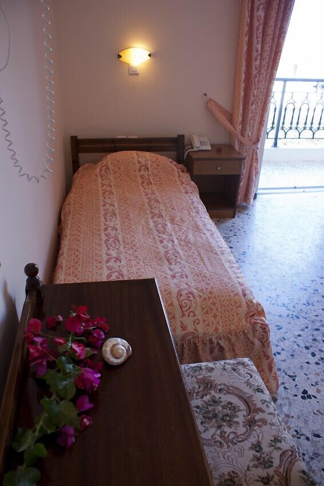 Anetis Beach Hotel 7/50