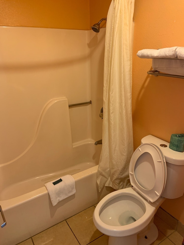 Luxury Inn and Suites Forrest City 34/34