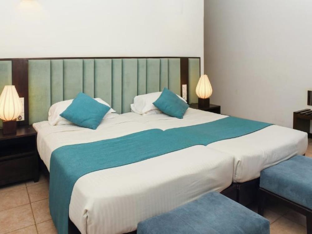 Joes Resort Bentota 10/50