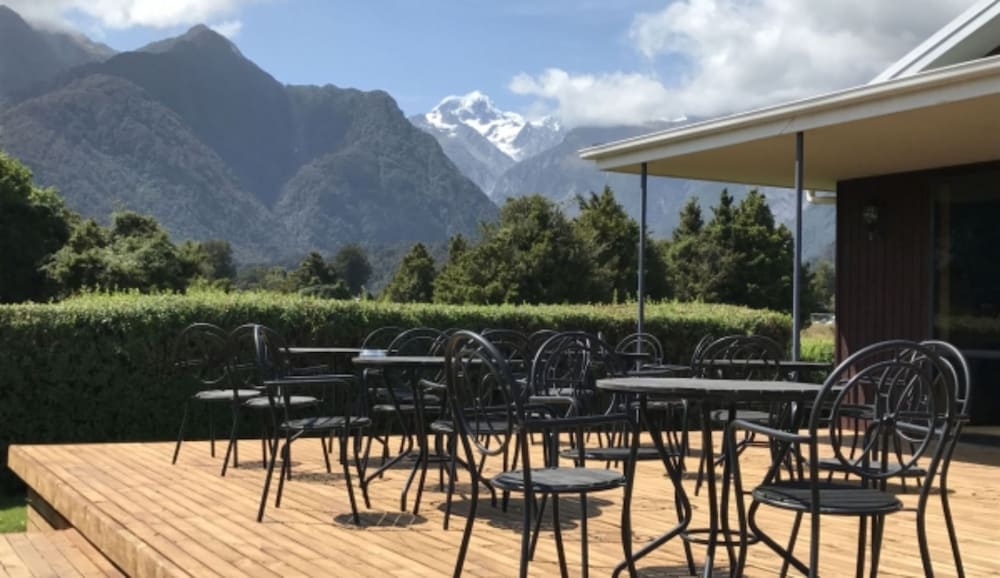 High Peaks Hotel 48/63