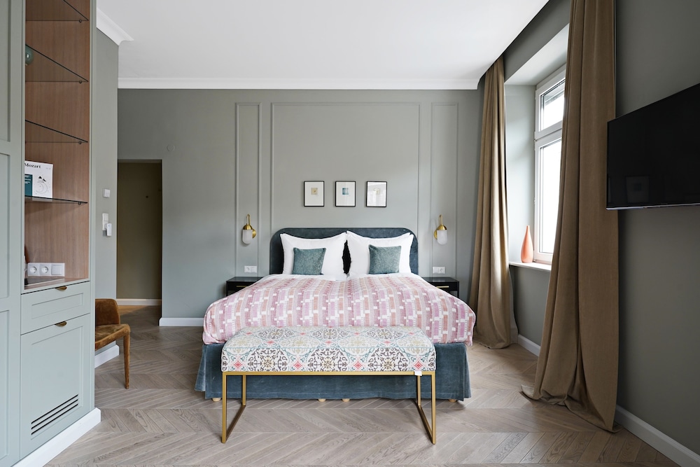 HOTEL MOZART 29/70