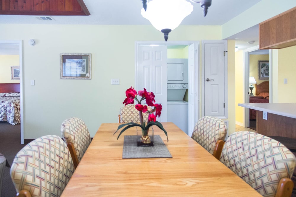 Soundside Holiday Beach Resort 54/64