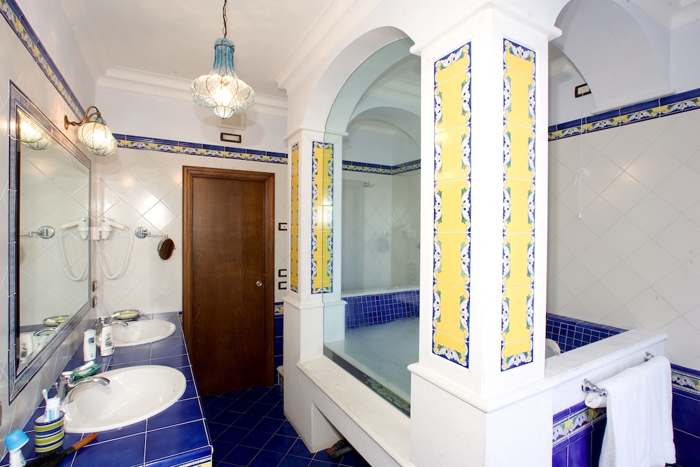 DELUXE, SUITE, SEA VIEW