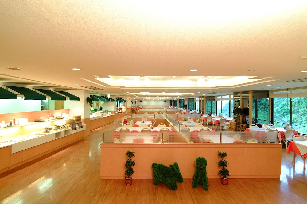 restaurant cafeteria