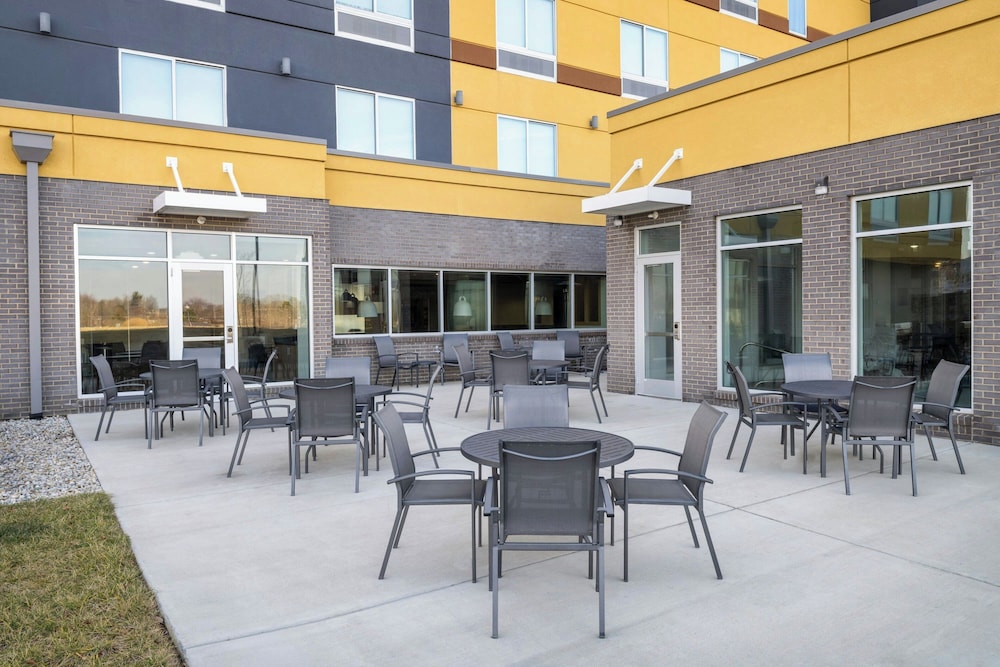 Fairfield Inn & Suites by Marriott Louisville Shepherdsville 29/38