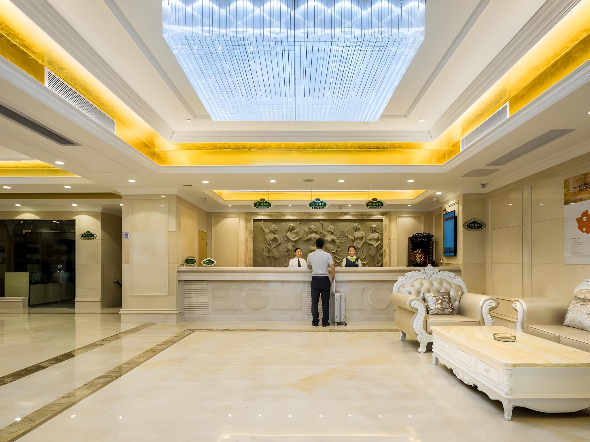 Vienna Hotel (Guangzhou railway station & Xiaobei subway station) 12/48