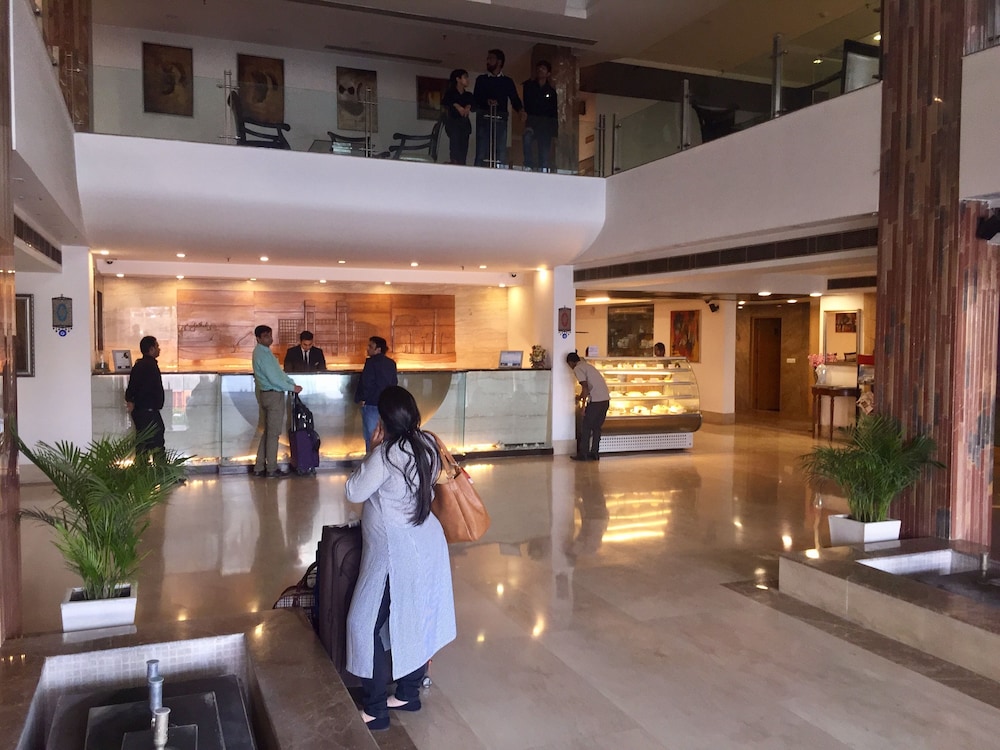 Taurus Sarovar Portico New Delhi 6/49