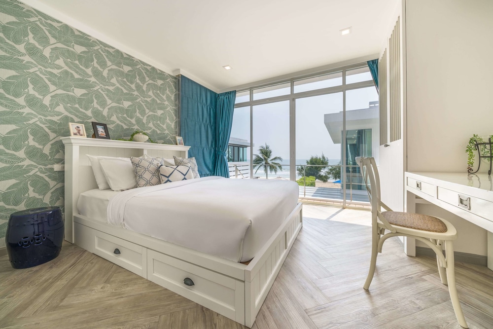 4 Bedrooms, Pool, Villa, King Bed, 3 Queen Beds, Beach Front، Tolani Le Bayburi Villas Pranburi 8/10