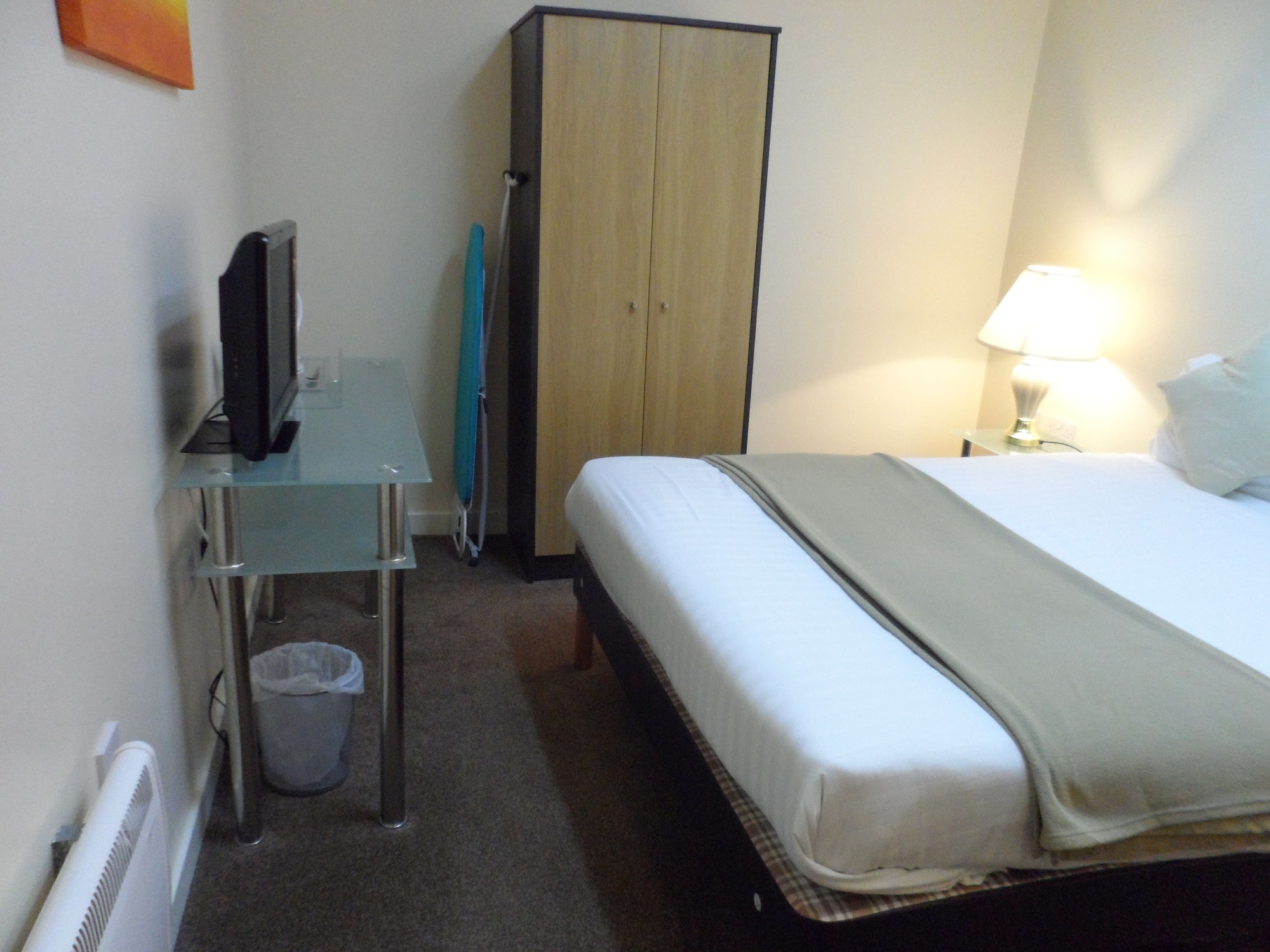 ROOM, SINGLE