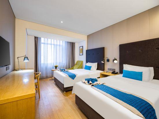 Tiwn Bed Room
