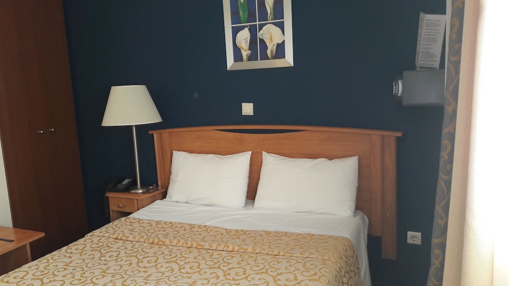 LUCY HOTEL 11/40