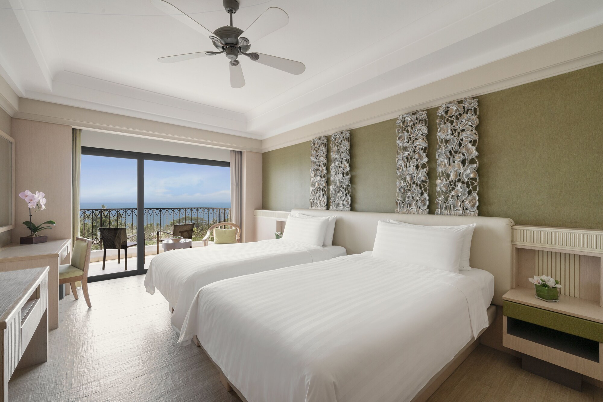 DELUXE, TWIN BEDS, SEA VIEW