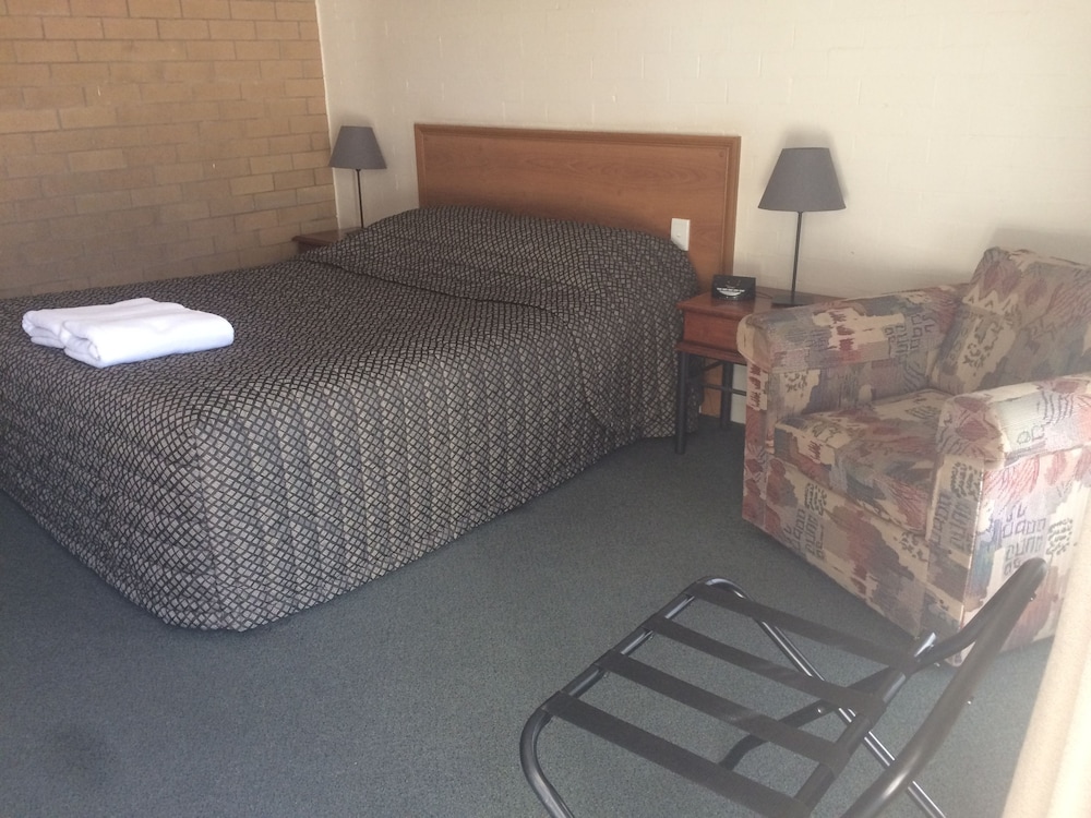 Alexander Motor Inn Moree 11/34