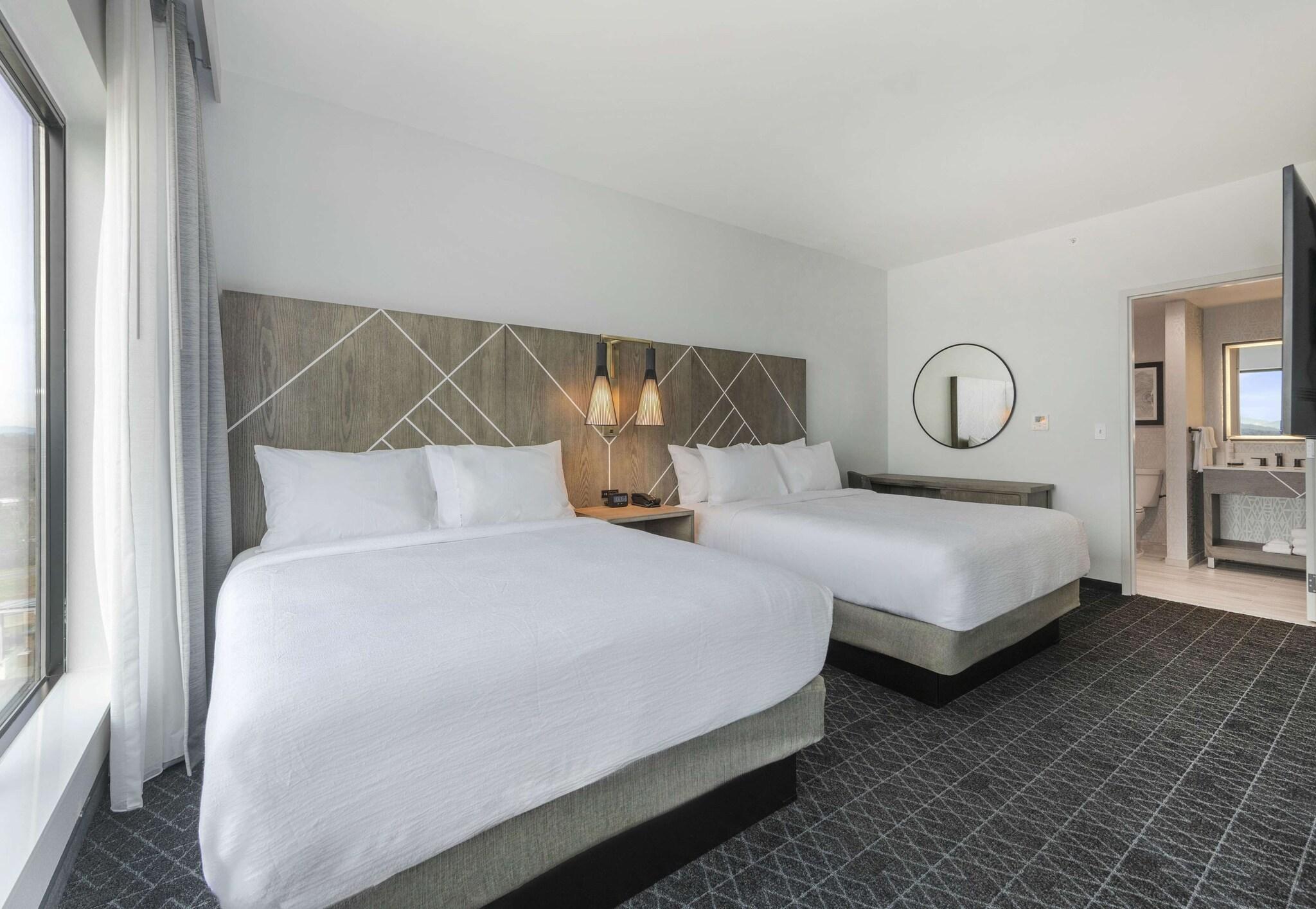 2 ROOMS, SUITE, KING BED, ACCESSIBLE