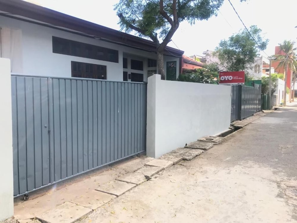 Leos Home Stay 25/31