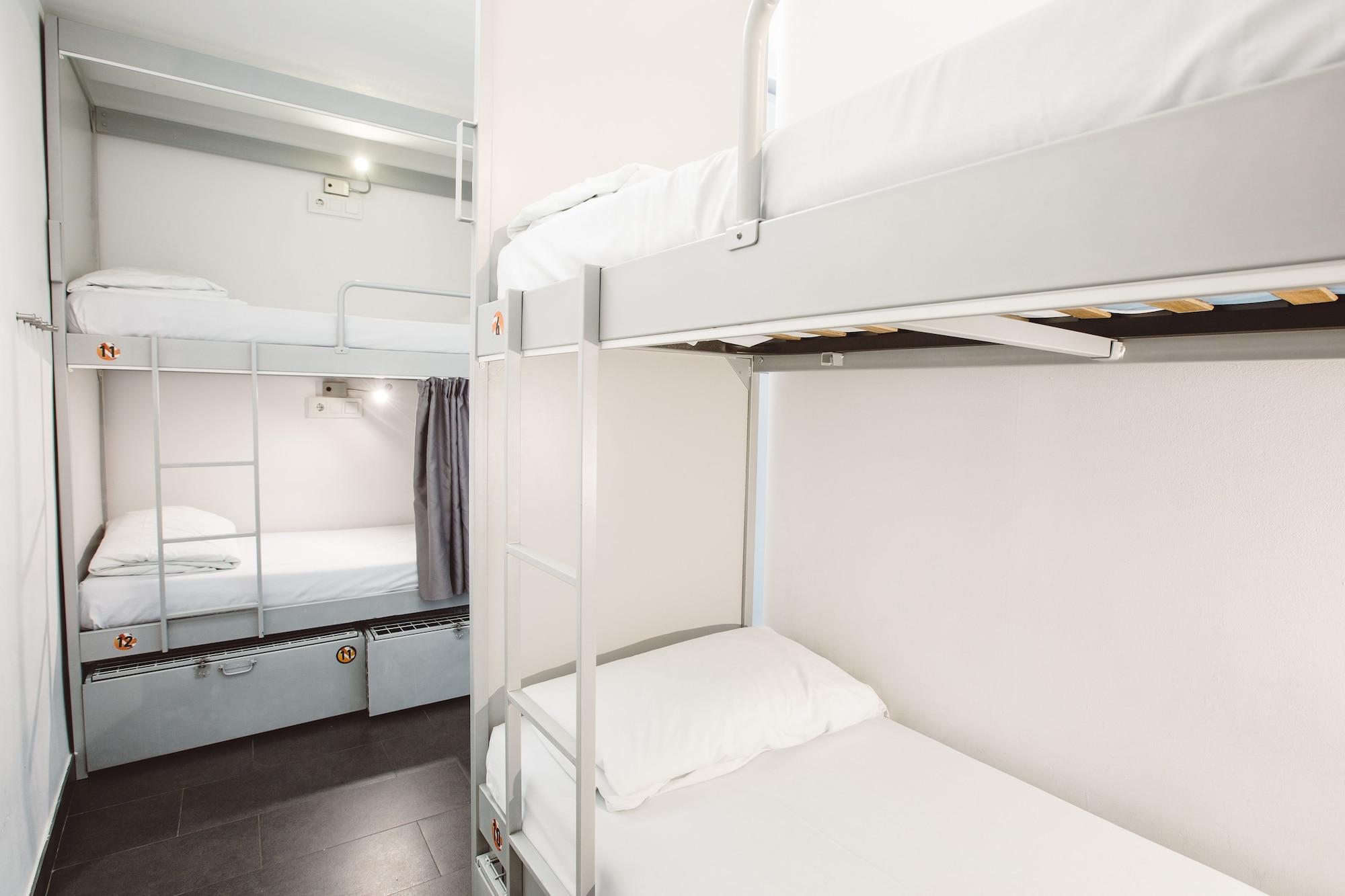 Mixed Dorm, 12 Beds, Shared Bathroom