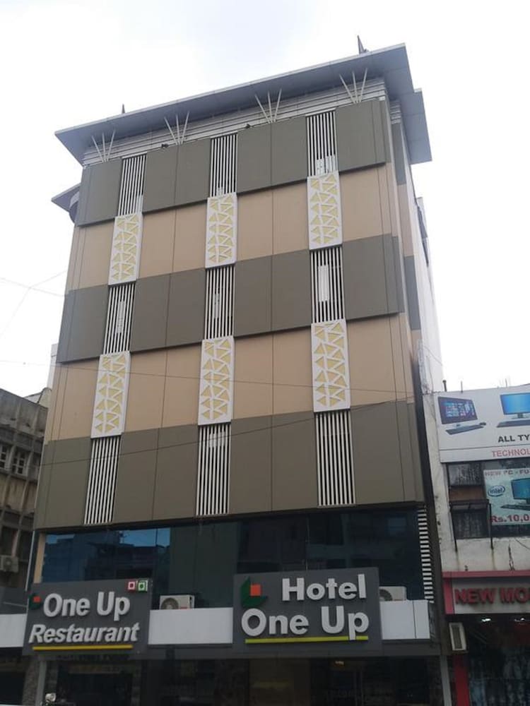 HOTEL ONE UP 1/69