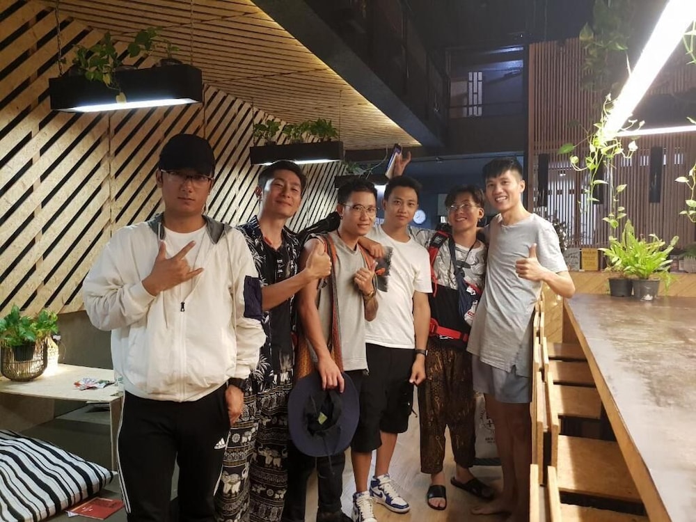 Hugger Hostel 12/58