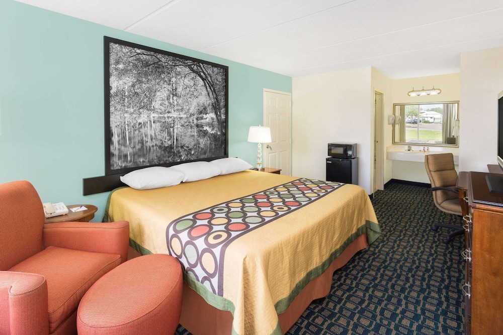 Super 8 By Wyndham Kingsland 7/17