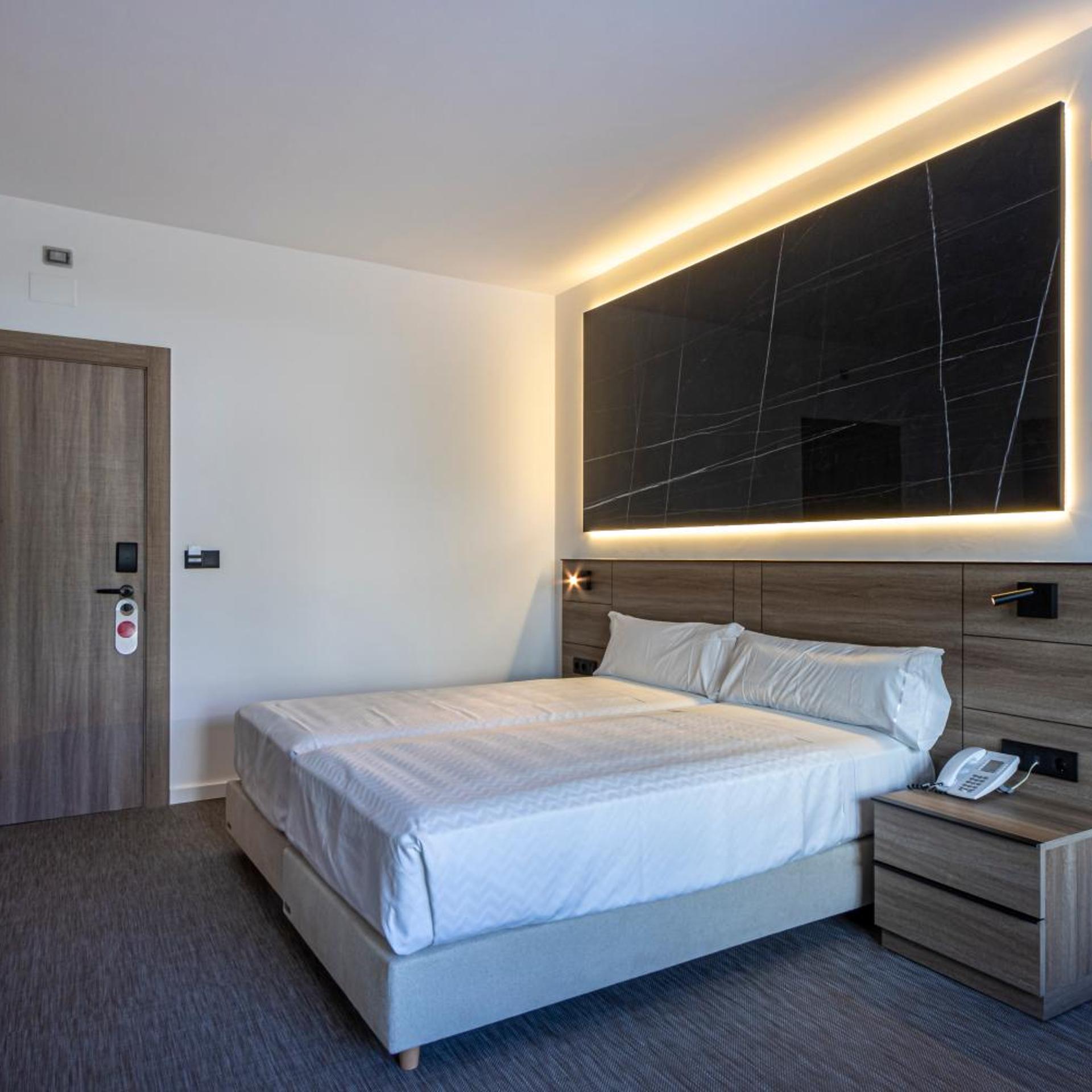 Room, Double or Twin Bed