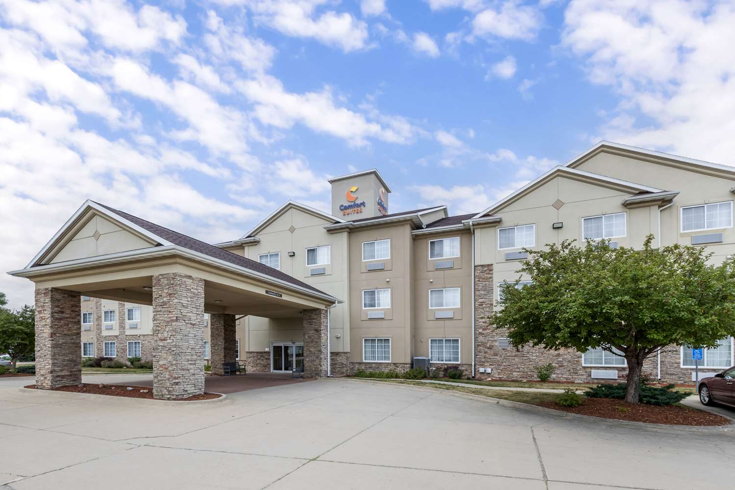 Comfort Suites Cedar Falls Industrial Park 33/34