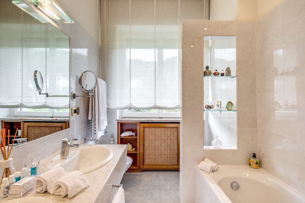 La Gaura Guest House 46/47
