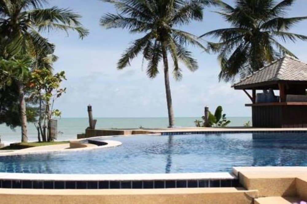 Khanom Sunrise Beach Hotel 6/8
