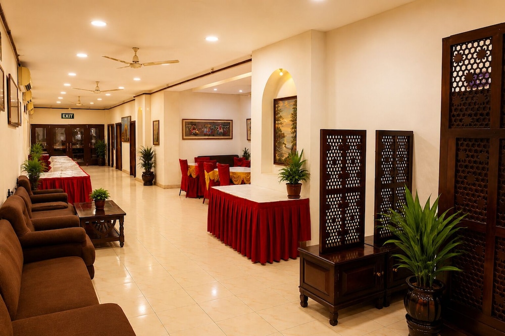 Central Hotel 53/62
