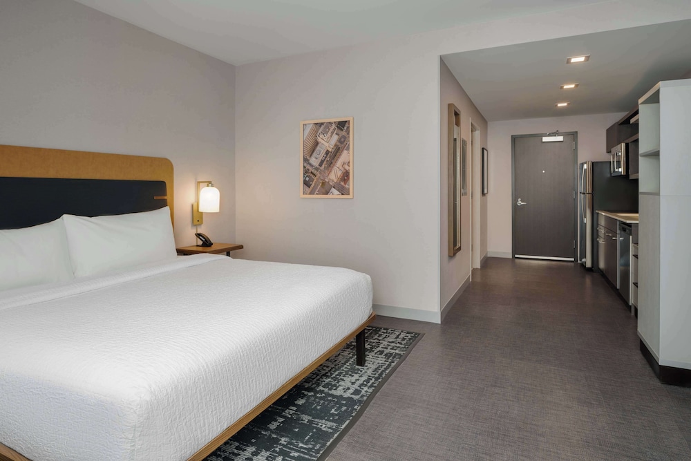 EFFICIENCY, SUITE, KING BED
