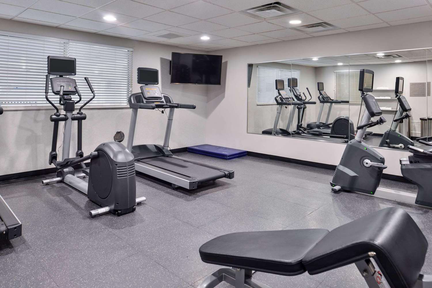 Country Inn and Suites By Radisson Tinley Park IL 13/33