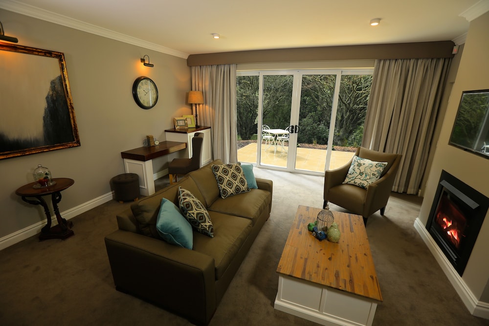 Parklands Country Gardens and Lodges 37/66