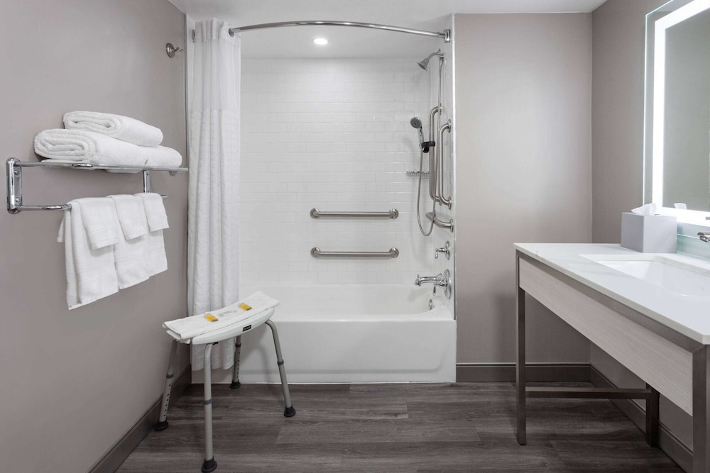 Super 8 by Wyndham Baltimore Northwest 34/40