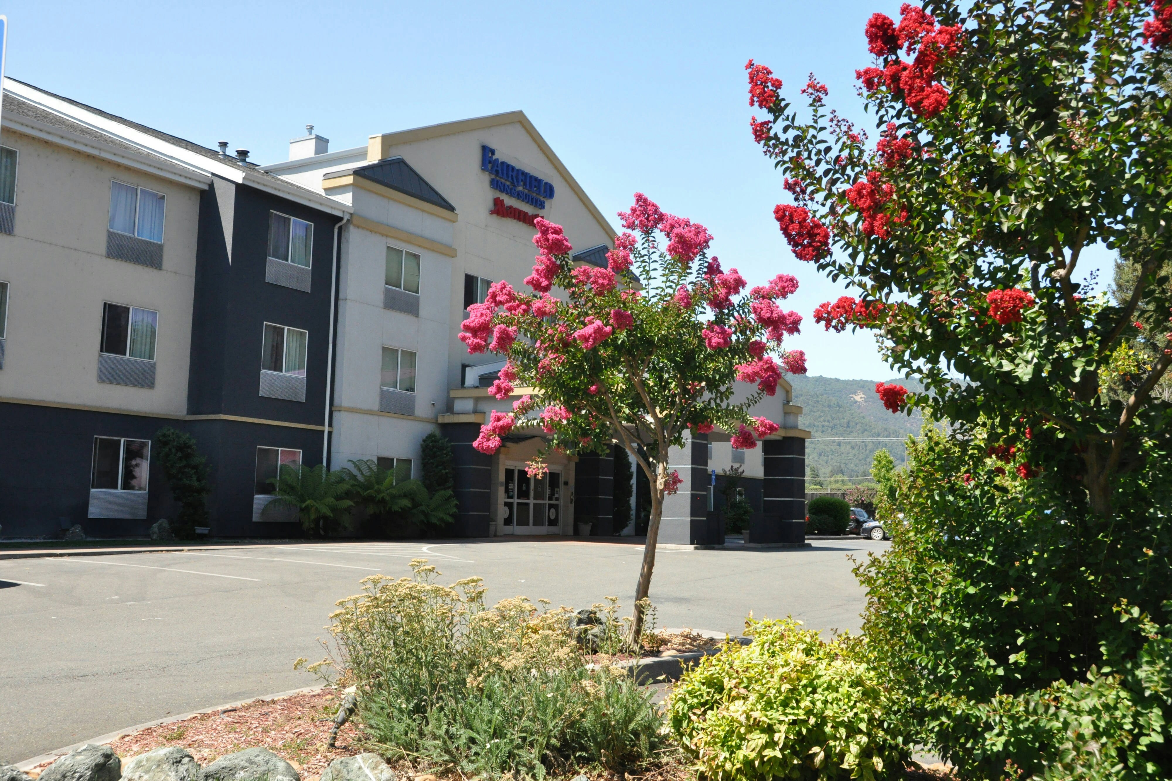 Fairfield Inn Suites By Marriott Ukiah Mendocino County 2/2