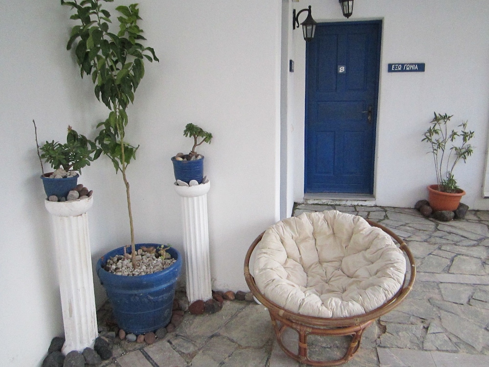 Santorini Breeze 4/22